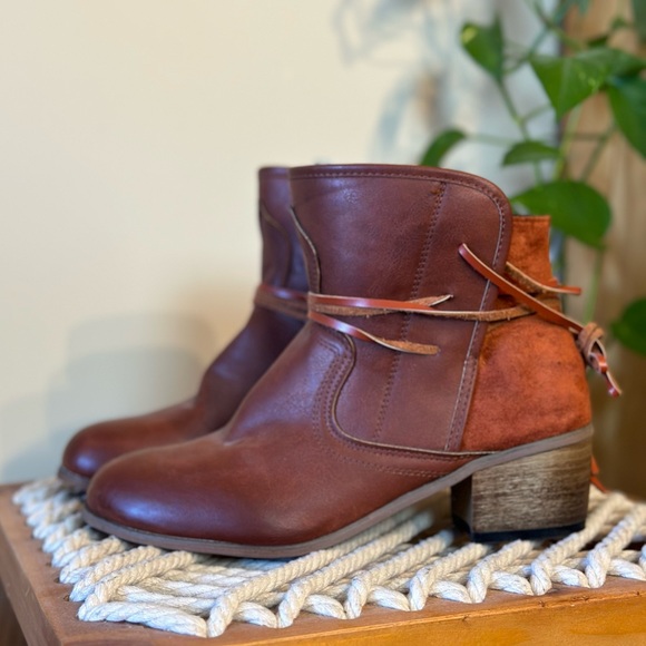 NWOT tan vegan leather booties - Picture 1 of 6